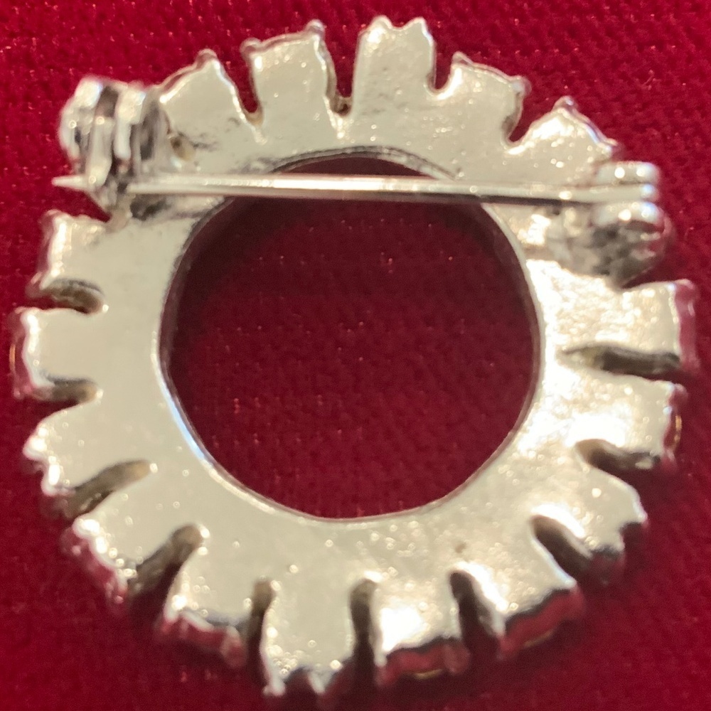 Vintage Brooch - Picture 2 of 3